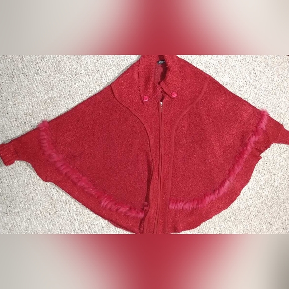 Papa cuffed wrist poncho - Picture 3 of 6